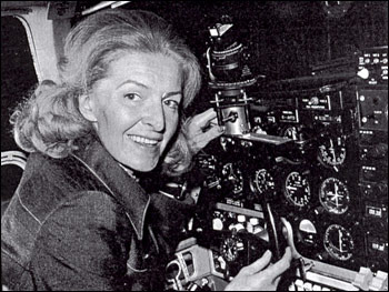 Illustration for article titled Despite a Constant Plague of Gremlins, This Lady Earned 104 Aviation Records